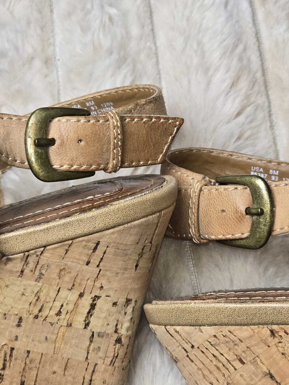 Vintage Clarks Premium Leather Cork Wedge Sandals Tan T-Strap Size 8 - Picture 11 of 12
